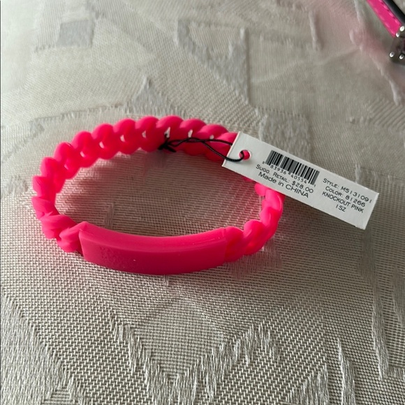 Marc Jacob’s Vibrant Pink Silicone Bracelet chain look , ID plaque logo - Picture 1 of 5